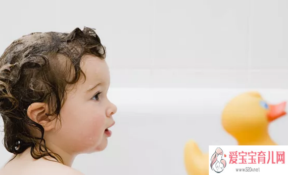 宝宝用的洗澡鸭竟然有这么多细菌洗澡鸭该怎么清洗